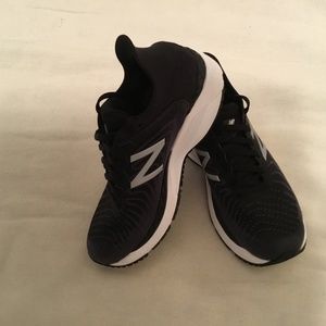 Women’s New Balance Fresh Foam 860v11 black / white 6.5 Medium